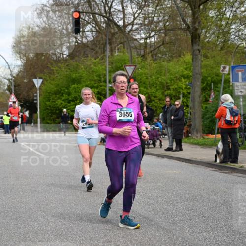 12.04.2026 - 45. Internationalen Wilhelmsburger Insellauf J. Mangold http://msf.ph/oto/9516719 12.04.2026 13:19:34 Ziel 5007, 4594, 4984, 3927, 3193, 4469, 5327, 3125, 4518, 5778, 2799, 4972, 3265, 5003, 3857, 3857, 2946, 4905, 4274, 2534, 4936, 2366, 3655, 2261, 2264, 3448, 3449, 2894, 2888 meine-sportfotos.de