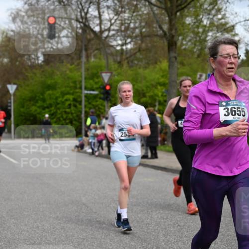 12.04.2026 - 45. Internationalen Wilhelmsburger Insellauf J. Mangold http://msf.ph/oto/9516728 12.04.2026 13:19:35 Ziel 5007, 4594, 4984, 3927, 3193, 4469, 5327, 3125, 4518, 5778, 2799, 4972, 3265, 5003, 3857, 2946, 2946, 4905, 4274, 2534, 4936, 2366, 3655, 2261, 2264, 3448, 3449, 2894, 2888 meine-sportfotos.de