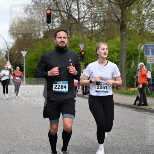 12.04.2026 - 45. Internationalen Wilhelmsburger Insellauf J. Mangold http://msf.ph/oto/9516761 12.04.2026 13:19:44 Ziel 4518, 5778, 2799, 4972, 3265, 5003, 3857, 2946, 4905, 4274, 2534, 4936, 2366, 3655, 2261, 2264, 3448, 3449, 2894, 2888, 3898, 2431, 4121, 5308 meine-sportfotos.de