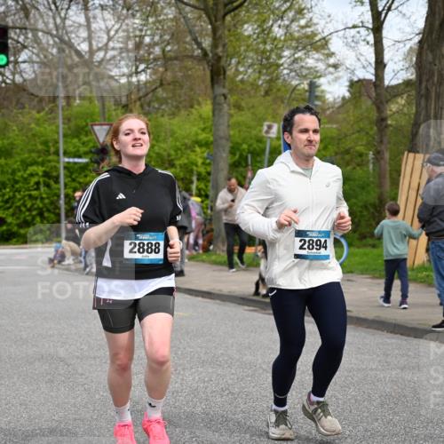12.04.2026 - 45. Internationalen Wilhelmsburger Insellauf J. Mangold http://msf.ph/oto/9516808 12.04.2026 13:19:57 Ziel 5003, 3857, 2946, 4905, 4274, 2534, 4936, 2366, 3655, 2261, 2264, 3448, 3449, 2894, 2888, 3898, 2431, 4121, 5308, 3236, 4718, 2247, 3203, 5342, 3822, 3821, 4999, 4803, 2224, 4223, 4224, 4954 meine-sportfotos.de