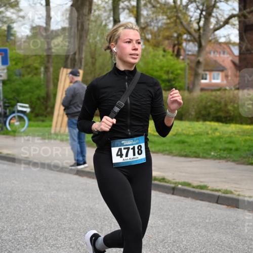 12.04.2026 - 45. Internationalen Wilhelmsburger Insellauf J. Mangold http://msf.ph/oto/9516884 12.04.2026 13:20:08 Ziel 2261, 2264, 3448, 3449, 2894, 2888, 3898, 2431, 4121, 5308, 3236, 4718, 2247, 3203, 5342, 3822, 3821, 4999, 4803, 2224, 4223, 4224, 4224, 4954, 5258, 3284, 2469, 4305, 2013, 3233 meine-sportfotos.de