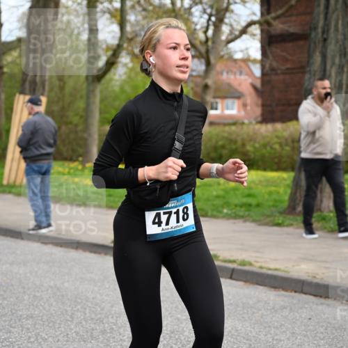 12.04.2026 - 45. Internationalen Wilhelmsburger Insellauf J. Mangold http://msf.ph/oto/9516886 12.04.2026 13:20:08 Ziel 2261, 2264, 3448, 3449, 2894, 2888, 3898, 2431, 4121, 5308, 3236, 4718, 2247, 3203, 5342, 3822, 3821, 4999, 4803, 2224, 4223, 4224, 4224, 4954, 5258, 3284, 2469, 4305, 2013, 3233 meine-sportfotos.de