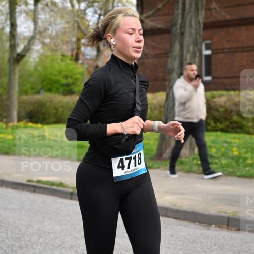 12.04.2026 - 45. Internationalen Wilhelmsburger Insellauf J. Mangold http://msf.ph/oto/9516888 12.04.2026 13:20:08 Ziel 2261, 2264, 3448, 3449, 2894, 2888, 3898, 2431, 4121, 5308, 3236, 4718, 2247, 3203, 5342, 3822, 3821, 4999, 4803, 2224, 4223, 4224, 4224, 4954, 5258, 3284, 2469, 4305, 2013, 3233 meine-sportfotos.de