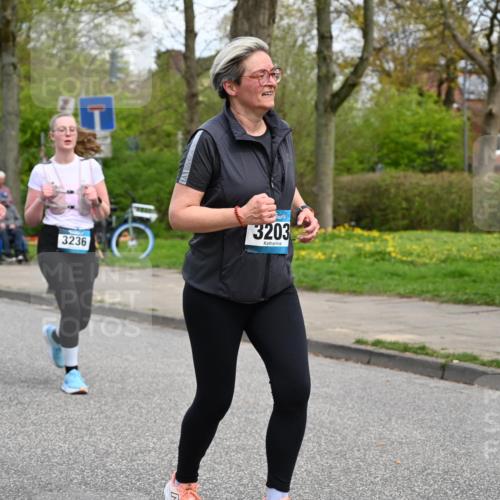 12.04.2026 - 45. Internationalen Wilhelmsburger Insellauf J. Mangold http://msf.ph/oto/9516892 12.04.2026 13:20:09 Ziel 2261, 2264, 3448, 3449, 2894, 2888, 3898, 2431, 4121, 5308, 3236, 4718, 2247, 3203, 5342, 3822, 3821, 4999, 4803, 2224, 4223, 4224, 4954, 4954, 5258, 3284, 2469, 4305, 2013, 3233 meine-sportfotos.de