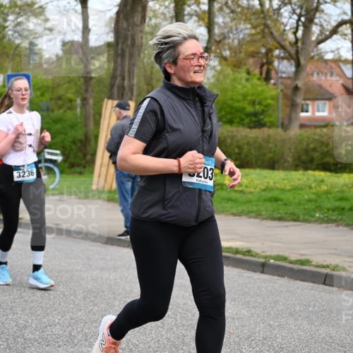 12.04.2026 - 45. Internationalen Wilhelmsburger Insellauf J. Mangold http://msf.ph/oto/9516894 12.04.2026 13:20:09 Ziel 2261, 2264, 3448, 3449, 2894, 2888, 3898, 2431, 4121, 5308, 3236, 4718, 2247, 3203, 5342, 3822, 3821, 4999, 4803, 2224, 4223, 4224, 4954, 4954, 5258, 3284, 2469, 4305, 2013, 3233 meine-sportfotos.de