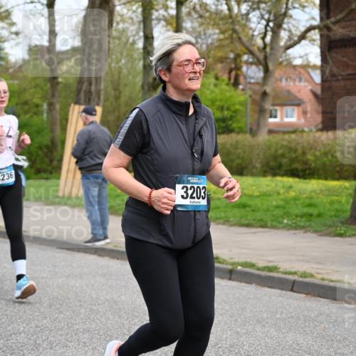 12.04.2026 - 45. Internationalen Wilhelmsburger Insellauf J. Mangold http://msf.ph/oto/9516895 12.04.2026 13:20:09 Ziel 2261, 2264, 3448, 3449, 2894, 2888, 3898, 2431, 4121, 5308, 3236, 4718, 2247, 3203, 5342, 3822, 3821, 4999, 4803, 2224, 4223, 4224, 4954, 4954, 5258, 3284, 2469, 4305, 2013, 3233 meine-sportfotos.de