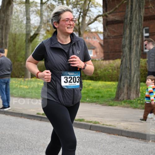 12.04.2026 - 45. Internationalen Wilhelmsburger Insellauf J. Mangold http://msf.ph/oto/9516897 12.04.2026 13:20:09 Ziel 2261, 2264, 3448, 3449, 2894, 2888, 3898, 2431, 4121, 5308, 3236, 4718, 2247, 3203, 5342, 3822, 3821, 4999, 4803, 2224, 4223, 4224, 4954, 4954, 5258, 3284, 2469, 4305, 2013, 3233 meine-sportfotos.de