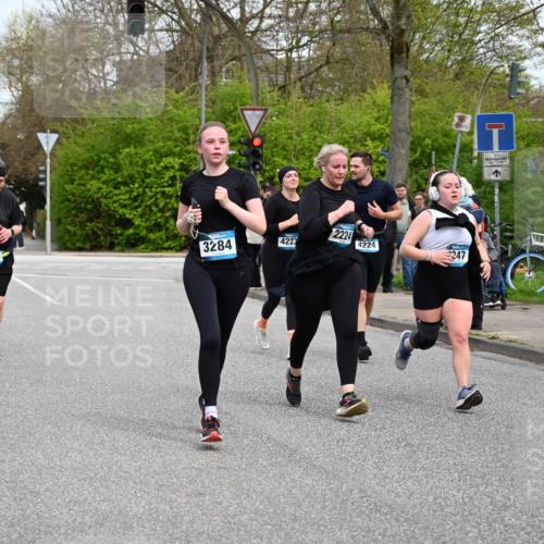 12.04.2026 - 45. Internationalen Wilhelmsburger Insellauf J. Mangold http://msf.ph/oto/9516918 12.04.2026 13:20:15 Ziel 3448, 3449, 2894, 2888, 3898, 2431, 4121, 5308, 3236, 4718, 2247, 3203, 5342, 5342, 3822, 3821, 4999, 4803, 2224, 4223, 4224, 4954, 5258, 3284, 2469, 2469, 4305, 2013, 3233, 5230, 3766, 4103 meine-sportfotos.de