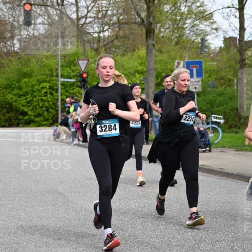 12.04.2026 - 45. Internationalen Wilhelmsburger Insellauf J. Mangold http://msf.ph/oto/9516927 12.04.2026 13:20:15 Ziel 3448, 3449, 2894, 2888, 3898, 2431, 4121, 5308, 3236, 4718, 2247, 3203, 5342, 5342, 3822, 3821, 4999, 4803, 2224, 4223, 4224, 4954, 5258, 3284, 2469, 2469, 4305, 2013, 3233, 5230, 3766, 4103 meine-sportfotos.de