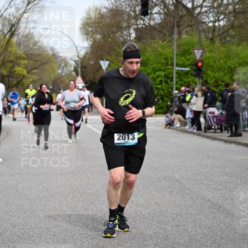 12.04.2026 - 45. Internationalen Wilhelmsburger Insellauf J. Mangold http://msf.ph/oto/9516942 12.04.2026 13:20:18 Ziel 2894, 2888, 3898, 2431, 4121, 5308, 3236, 4718, 2247, 3203, 5342, 3822, 3821, 4999, 4803, 4803, 2224, 4223, 4224, 4954, 5258, 3284, 2469, 4305, 4305, 2013, 3233, 5230, 3766, 4103 meine-sportfotos.de