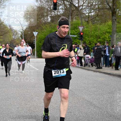12.04.2026 - 45. Internationalen Wilhelmsburger Insellauf J. Mangold http://msf.ph/oto/9516948 12.04.2026 13:20:18 Ziel 2894, 2888, 3898, 2431, 4121, 5308, 3236, 4718, 2247, 3203, 5342, 3822, 3821, 4999, 4803, 4803, 2224, 4223, 4224, 4954, 5258, 3284, 2469, 4305, 4305, 2013, 3233, 5230, 3766, 4103 meine-sportfotos.de