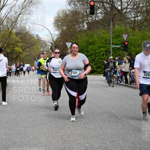 12.04.2026 - 45. Internationalen Wilhelmsburger Insellauf J. Mangold http://msf.ph/oto/9516971 12.04.2026 13:20:24 Ziel 3898, 2431, 4121, 5308, 3236, 4718, 2247, 3203, 5342, 3822, 3821, 4999, 4803, 2224, 4223, 4224, 4954, 5258, 3284, 2469, 4305, 2013, 3233, 5230, 3766, 4103, 4341, 5633, 4284, 4293 meine-sportfotos.de