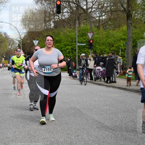 12.04.2026 - 45. Internationalen Wilhelmsburger Insellauf J. Mangold http://msf.ph/oto/9516979 12.04.2026 13:20:25 Ziel 3898, 2431, 4121, 5308, 3236, 4718, 2247, 3203, 5342, 3822, 3821, 4999, 4803, 2224, 4223, 4224, 4954, 5258, 3284, 2469, 4305, 2013, 3233, 5230, 3766, 3766, 4103, 4341, 5633, 4284, 4293, 5543 meine-sportfotos.de