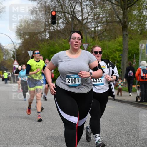 12.04.2026 - 45. Internationalen Wilhelmsburger Insellauf J. Mangold http://msf.ph/oto/9516986 12.04.2026 13:20:27 Ziel 2431, 4121, 5308, 3236, 4718, 2247, 3203, 5342, 3822, 3821, 4999, 4803, 2224, 4223, 4224, 4954, 5258, 3284, 2469, 2469, 4305, 2013, 3233, 5230, 3766, 4103, 4341, 5633, 4284, 4293, 5543 meine-sportfotos.de