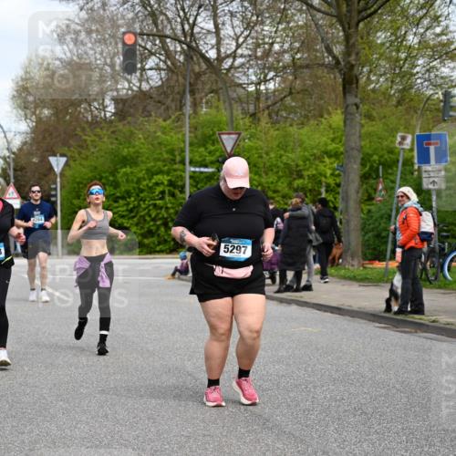 12.04.2026 - 45. Internationalen Wilhelmsburger Insellauf J. Mangold http://msf.ph/oto/9517021 12.04.2026 13:20:37 Ziel 3236, 4718, 2247, 3203, 5342, 3822, 3821, 4999, 4803, 2224, 4223, 4224, 4954, 5258, 3284, 2469, 4305, 2013, 3233, 5230, 3766, 3766, 4103, 4341, 5633, 4284, 4293, 5543, 5543, 2363, 2101, 4417, 3552, 3551, 2333 meine-sportfotos.de