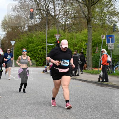 12.04.2026 - 45. Internationalen Wilhelmsburger Insellauf J. Mangold http://msf.ph/oto/9517023 12.04.2026 13:20:37 Ziel 3236, 4718, 2247, 3203, 5342, 3822, 3821, 4999, 4803, 2224, 4223, 4224, 4954, 5258, 3284, 2469, 4305, 2013, 3233, 5230, 3766, 3766, 4103, 4341, 5633, 4284, 4293, 5543, 5543, 2363, 2101, 4417, 3552, 3551, 2333 meine-sportfotos.de
