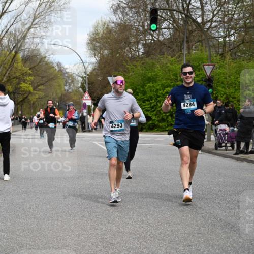 12.04.2026 - 45. Internationalen Wilhelmsburger Insellauf J. Mangold http://msf.ph/oto/9517049 12.04.2026 13:20:41 Ziel 3822, 3821, 4999, 4803, 2224, 4223, 4224, 4954, 5258, 3284, 2469, 4305, 2013, 3233, 5230, 3766, 4103, 4341, 5633, 4284, 4293, 5543, 2363, 2101, 4417, 3552, 3551, 2333, 4018, 5716 meine-sportfotos.de