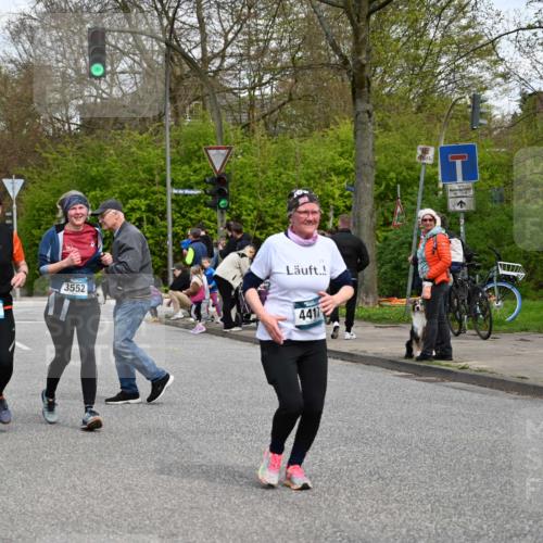 12.04.2026 - 45. Internationalen Wilhelmsburger Insellauf J. Mangold http://msf.ph/oto/9517092 12.04.2026 13:20:47 Ziel 5258, 3284, 2469, 4305, 2013, 3233, 5230, 3766, 4103, 4341, 5633, 4284, 4293, 4293, 5543, 2363, 2101, 4417, 3552, 3551, 2333, 2333, 4018, 5716, 4319, 5297, 4878, 5484 meine-sportfotos.de