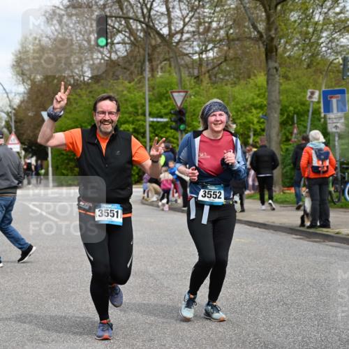 12.04.2026 - 45. Internationalen Wilhelmsburger Insellauf J. Mangold http://msf.ph/oto/9517106 12.04.2026 13:20:48 Ziel 2469, 4305, 2013, 3233, 5230, 3766, 4103, 4341, 5633, 4284, 4293, 5543, 2363, 2101, 4417, 3552, 3551, 2333, 4018, 5716, 4319, 5297, 4878, 5484, 2692 meine-sportfotos.de