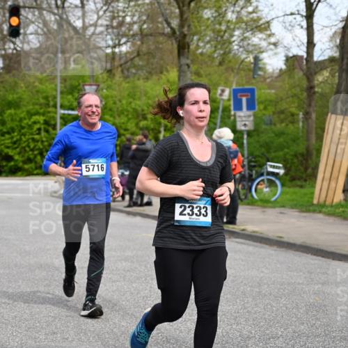 12.04.2026 - 45. Internationalen Wilhelmsburger Insellauf J. Mangold http://msf.ph/oto/9517133 12.04.2026 13:20:55 Ziel 4305, 2013, 3233, 5230, 3766, 4103, 4341, 5633, 4284, 4293, 5543, 2363, 2101, 4417, 3552, 3551, 2333, 4018, 5716, 4319, 5297, 4878, 5484, 2692, 4444, 4800 meine-sportfotos.de