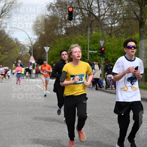 12.04.2026 - 45. Internationalen Wilhelmsburger Insellauf J. Mangold http://msf.ph/oto/9517151 12.04.2026 13:21:09 Ziel 4341, 5633, 4284, 4293, 5543, 2363, 2101, 4417, 3552, 3551, 2333, 4018, 5716, 4319, 5297, 4878, 5484, 2692, 4444, 4800, 4047, 2175, 3402, 3402, 5482, 4017 meine-sportfotos.de