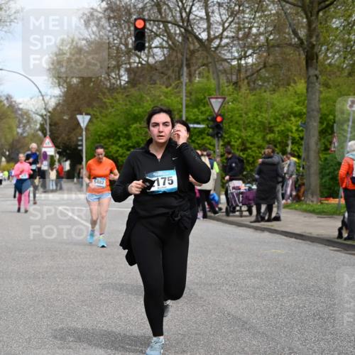 12.04.2026 - 45. Internationalen Wilhelmsburger Insellauf J. Mangold http://msf.ph/oto/9517160 12.04.2026 13:21:10 Ziel 5633, 4284, 4293, 5543, 2363, 2101, 4417, 3552, 3551, 2333, 4018, 5716, 4319, 5297, 4878, 5484, 4878, 5484, 2692, 4444, 4800, 4047, 2175, 3402, 5482, 4017, 3676 meine-sportfotos.de