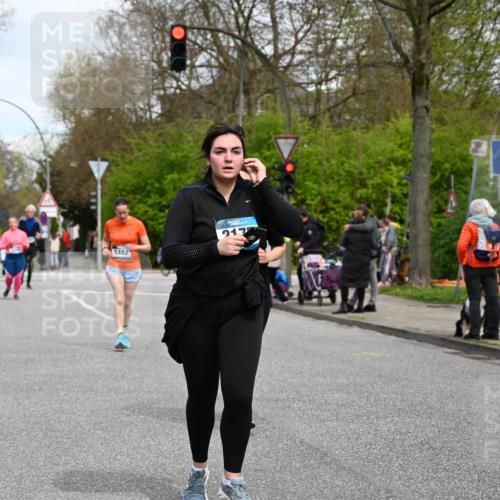 12.04.2026 - 45. Internationalen Wilhelmsburger Insellauf J. Mangold http://msf.ph/oto/9517162 12.04.2026 13:21:10 Ziel 5633, 4284, 4293, 5543, 2363, 2101, 4417, 3552, 3551, 2333, 4018, 5716, 4319, 5297, 4878, 5484, 4878, 5484, 2692, 4444, 4800, 4047, 2175, 3402, 5482, 4017, 3676 meine-sportfotos.de
