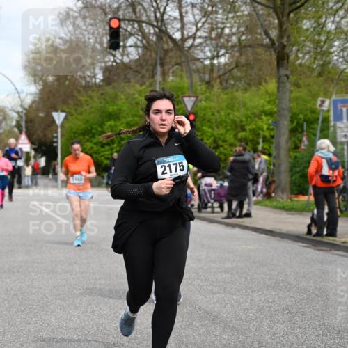 12.04.2026 - 45. Internationalen Wilhelmsburger Insellauf J. Mangold http://msf.ph/oto/9517164 12.04.2026 13:21:10 Ziel 5633, 4284, 4293, 5543, 2363, 2101, 4417, 3552, 3551, 2333, 4018, 5716, 4319, 5297, 4878, 5484, 4878, 5484, 2692, 4444, 4800, 4047, 2175, 3402, 5482, 4017, 3676 meine-sportfotos.de