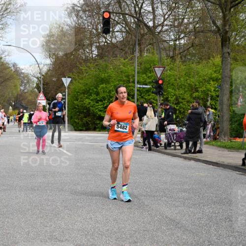 12.04.2026 - 45. Internationalen Wilhelmsburger Insellauf J. Mangold http://msf.ph/oto/9517176 12.04.2026 13:21:13 Ziel 5543, 2363, 2101, 4417, 3552, 3551, 2333, 4018, 5716, 4319, 5297, 4878, 5484, 2692, 4444, 4800, 4047, 2175, 3402, 5482, 5482, 4017, 3676, 2628, 3251 meine-sportfotos.de