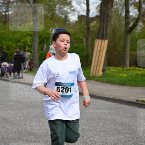12.04.2026 - 45. Internationalen Wilhelmsburger Insellauf J. Mangold http://msf.ph/oto/9517237 12.04.2026 13:21:24 Ziel 2333, 4018, 5716, 4319, 5297, 4878, 5484, 2692, 4444, 4800, 4047, 2175, 3402, 5482, 4017, 3676, 2628, 3251, 3251, 5201, 3109, 4404, 4362, 2473, 2552, 2130, 2840, 3998, 5462 meine-sportfotos.de
