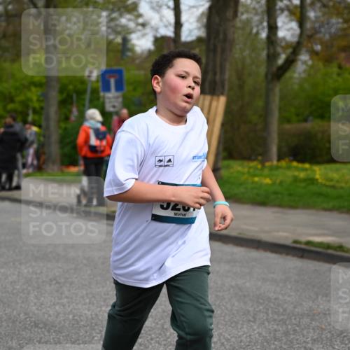 12.04.2026 - 45. Internationalen Wilhelmsburger Insellauf J. Mangold http://msf.ph/oto/9517239 12.04.2026 13:21:24 Ziel 2333, 4018, 5716, 4319, 5297, 4878, 5484, 2692, 4444, 4800, 4047, 2175, 3402, 5482, 4017, 3676, 2628, 3251, 3251, 5201, 3109, 4404, 4362, 2473, 2552, 2130, 2840, 3998, 5462 meine-sportfotos.de