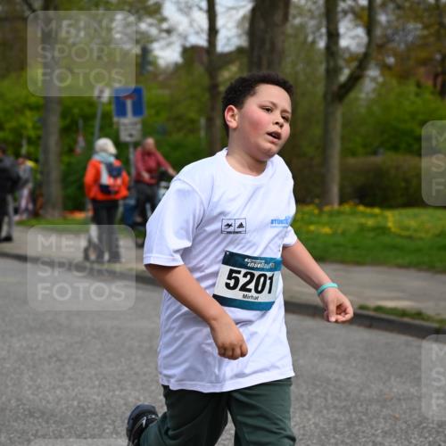12.04.2026 - 45. Internationalen Wilhelmsburger Insellauf J. Mangold http://msf.ph/oto/9517240 12.04.2026 13:21:24 Ziel 2333, 4018, 5716, 4319, 5297, 4878, 5484, 2692, 4444, 4800, 4047, 2175, 3402, 5482, 4017, 3676, 2628, 3251, 3251, 5201, 3109, 4404, 4362, 2473, 2552, 2130, 2840, 3998, 5462 meine-sportfotos.de