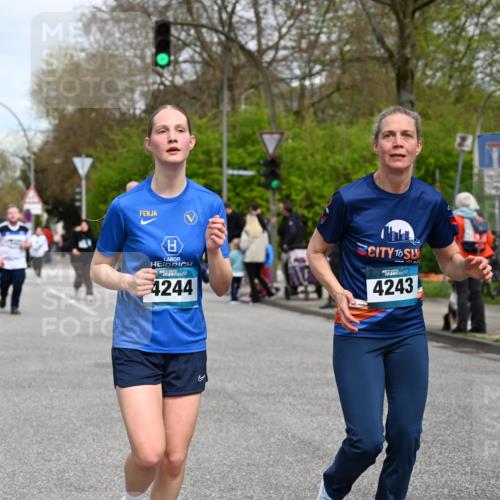12.04.2026 - 45. Internationalen Wilhelmsburger Insellauf J. Mangold http://msf.ph/oto/9517284 12.04.2026 13:21:34 Ziel 4878, 5484, 2692, 4444, 4800, 4047, 2175, 3402, 5482, 4017, 3676, 3676, 2628, 3251, 5201, 3109, 4404, 4362, 2473, 2552, 2130, 2840, 3998, 5462, 5205, 4809, 2002, 2332 meine-sportfotos.de