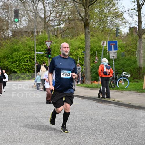12.04.2026 - 45. Internationalen Wilhelmsburger Insellauf J. Mangold http://msf.ph/oto/9517308 12.04.2026 13:21:37 Ziel 2692, 4444, 4800, 4047, 2175, 3402, 5482, 4017, 3676, 2628, 3251, 5201, 3109, 4404, 4362, 2473, 2552, 2130, 2840, 3998, 5462, 5205, 4809, 2002, 2332, 2116 meine-sportfotos.de