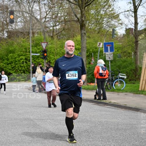 12.04.2026 - 45. Internationalen Wilhelmsburger Insellauf J. Mangold http://msf.ph/oto/9517312 12.04.2026 13:21:37 Ziel 2692, 4444, 4800, 4047, 2175, 3402, 5482, 4017, 3676, 2628, 3251, 5201, 3109, 4404, 4362, 2473, 2552, 2130, 2840, 3998, 5462, 5205, 4809, 2002, 2332, 2116 meine-sportfotos.de