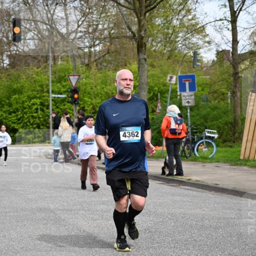 12.04.2026 - 45. Internationalen Wilhelmsburger Insellauf J. Mangold http://msf.ph/oto/9517313 12.04.2026 13:21:37 Ziel 2692, 4444, 4800, 4047, 2175, 3402, 5482, 4017, 3676, 2628, 3251, 5201, 3109, 4404, 4362, 2473, 2552, 2130, 2840, 3998, 5462, 5205, 4809, 2002, 2332, 2116 meine-sportfotos.de