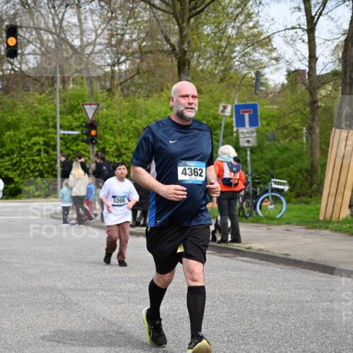 12.04.2026 - 45. Internationalen Wilhelmsburger Insellauf J. Mangold http://msf.ph/oto/9517315 12.04.2026 13:21:38 Ziel 4444, 4800, 4047, 2175, 3402, 5482, 4017, 3676, 2628, 3251, 5201, 5201, 3109, 4404, 4362, 2473, 2552, 2130, 2840, 3998, 5462, 5205, 5205, 4809, 2002, 2332, 2116, 3581 meine-sportfotos.de