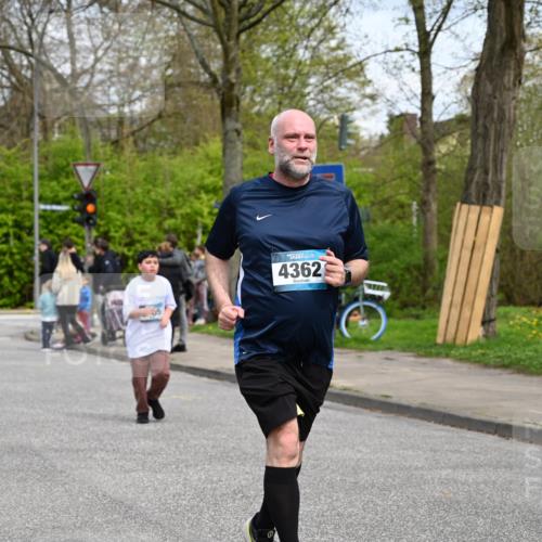 12.04.2026 - 45. Internationalen Wilhelmsburger Insellauf J. Mangold http://msf.ph/oto/9517319 12.04.2026 13:21:38 Ziel 4444, 4800, 4047, 2175, 3402, 5482, 4017, 3676, 2628, 3251, 5201, 5201, 3109, 4404, 4362, 2473, 2552, 2130, 2840, 3998, 5462, 5205, 5205, 4809, 2002, 2332, 2116, 3581 meine-sportfotos.de