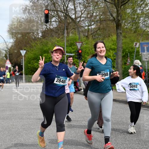 12.04.2026 - 45. Internationalen Wilhelmsburger Insellauf J. Mangold http://msf.ph/oto/9517348 12.04.2026 13:21:46 Ziel 3402, 5482, 4017, 3676, 2628, 3251, 5201, 3109, 4404, 4362, 2473, 2552, 2130, 2840, 3998, 5462, 5205, 4809, 2002, 2332, 2116, 3581, 3235, 3915, 5080, 4348, 5085, 3603, 3602, 5092 meine-sportfotos.de