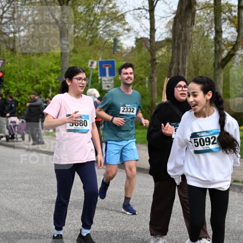 12.04.2026 - 45. Internationalen Wilhelmsburger Insellauf J. Mangold http://msf.ph/oto/9517367 12.04.2026 13:21:48 Ziel 5482, 4017, 3676, 2628, 3251, 5201, 3109, 4404, 4362, 2473, 2552, 2130, 2840, 3998, 5462, 5462, 5205, 4809, 2002, 2332, 2116, 3581, 3235, 3915, 5080, 4348, 5085, 3603, 3602, 5092, 2246, 5192, 5171, 3162, 4443 meine-sportfotos.de