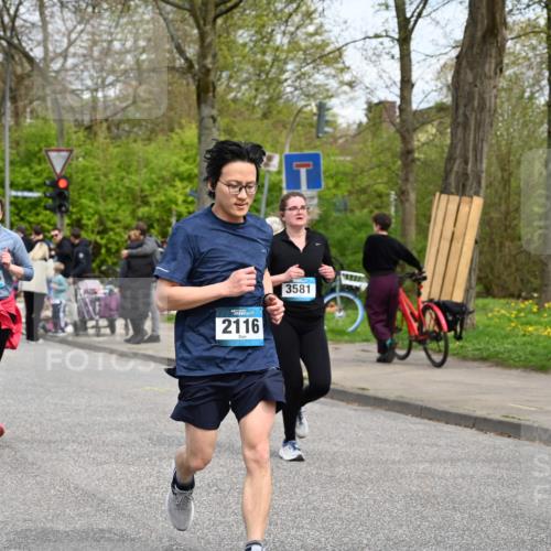 12.04.2026 - 45. Internationalen Wilhelmsburger Insellauf J. Mangold http://msf.ph/oto/9517387 12.04.2026 13:21:55 Ziel 4017, 3676, 2628, 3251, 5201, 3109, 4404, 4362, 2473, 2552, 2130, 2840, 3998, 5462, 5205, 4809, 2002, 2332, 2116, 3581, 3235, 3915, 5080, 4348, 5085, 3603, 3602, 5092, 2246, 5192, 5171, 3162, 4443, 4442, 3746, 5290, 3057, 3667, 5304, 4210 meine-sportfotos.de