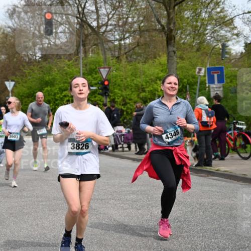 12.04.2026 - 45. Internationalen Wilhelmsburger Insellauf J. Mangold http://msf.ph/oto/9517398 12.04.2026 13:21:56 Ziel 3676, 2628, 3251, 5201, 3109, 4404, 4362, 2473, 2552, 2130, 2840, 3998, 5462, 5205, 4809, 2002, 2332, 2332, 2116, 3581, 3235, 3915, 5080, 4348, 5085, 3603, 3602, 5092, 2246, 5192, 5171, 3162, 4443, 4442, 3746, 5290, 3057, 3667, 5304, 4210 meine-sportfotos.de