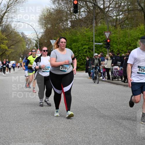 12.04.2026 - 45. Internationalen Wilhelmsburger Insellauf J. Mangold http://msf.ph/oto/9517474 12.04.2026 13:20:24 Ziel 3898, 2431, 4121, 5308, 3236, 4718, 2247, 3203, 5342, 3822, 3821, 4999, 4803, 2224, 4223, 4224, 4954, 5258, 3284, 2469, 4305, 2013, 3233, 5230, 3766, 4103, 4341, 5633, 4284, 4293 meine-sportfotos.de