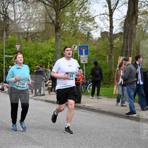 12.04.2026 - 45. Internationalen Wilhelmsburger Insellauf J. Mangold http://msf.ph/oto/9517499 12.04.2026 13:20:30 Ziel 2431, 4121, 5308, 3236, 4718, 2247, 3203, 5342, 3822, 3821, 4999, 4803, 2224, 4223, 4224, 4954, 5258, 3284, 2469, 4305, 4305, 2013, 3233, 5230, 3766, 4103, 4341, 5633, 4284, 4293, 5543, 2363, 2101 meine-sportfotos.de