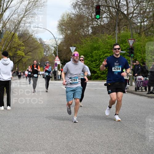 12.04.2026 - 45. Internationalen Wilhelmsburger Insellauf J. Mangold http://msf.ph/oto/9517547 12.04.2026 13:20:41 Ziel 3822, 3821, 4999, 4803, 2224, 4223, 4224, 4954, 5258, 3284, 2469, 4305, 2013, 3233, 5230, 3766, 4103, 4341, 5633, 4284, 4293, 5543, 2363, 2101, 4417, 3552, 3551, 2333, 4018, 5716 meine-sportfotos.de