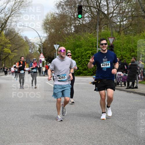 12.04.2026 - 45. Internationalen Wilhelmsburger Insellauf J. Mangold http://msf.ph/oto/9517552 12.04.2026 13:20:42 Ziel 4999, 4803, 2224, 4223, 4224, 4954, 5258, 3284, 2469, 4305, 2013, 3233, 5230, 3766, 4103, 4341, 5633, 4284, 4293, 5543, 2363, 2101, 2101, 4417, 3552, 3551, 2333, 4018, 5716, 4319 meine-sportfotos.de