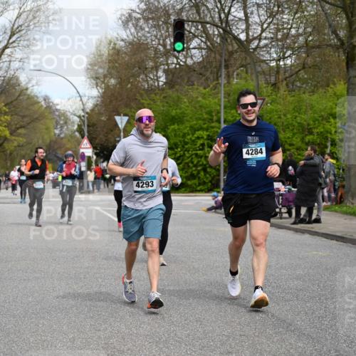 12.04.2026 - 45. Internationalen Wilhelmsburger Insellauf J. Mangold http://msf.ph/oto/9517554 12.04.2026 13:20:42 Ziel 4999, 4803, 2224, 4223, 4224, 4954, 5258, 3284, 2469, 4305, 2013, 3233, 5230, 3766, 4103, 4341, 5633, 4284, 4293, 5543, 2363, 2101, 2101, 4417, 3552, 3551, 2333, 4018, 5716, 4319 meine-sportfotos.de
