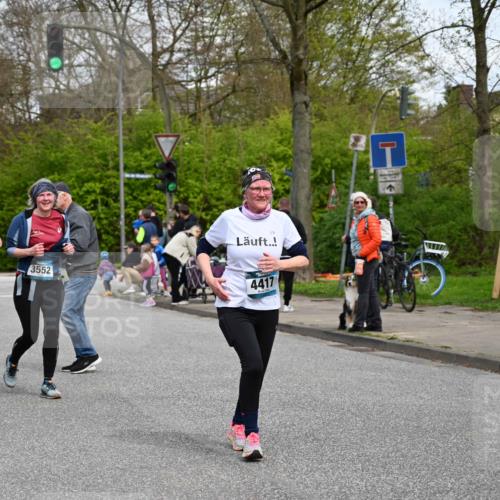 12.04.2026 - 45. Internationalen Wilhelmsburger Insellauf J. Mangold http://msf.ph/oto/9517593 12.04.2026 13:20:47 Ziel 5258, 3284, 2469, 4305, 2013, 3233, 5230, 3766, 4103, 4341, 5633, 4284, 4293, 4293, 5543, 2363, 2101, 4417, 3552, 3551, 2333, 2333, 4018, 5716, 4319, 5297, 4878, 5484 meine-sportfotos.de