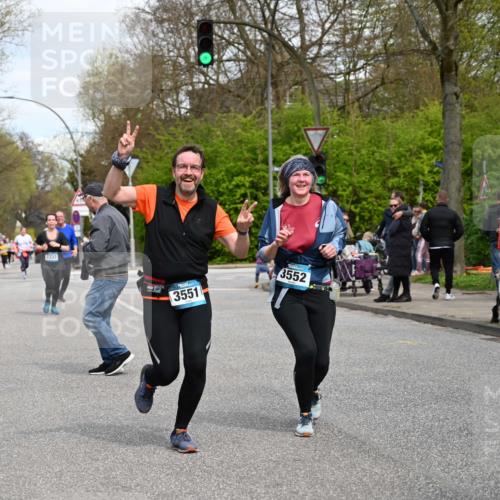 12.04.2026 - 45. Internationalen Wilhelmsburger Insellauf J. Mangold http://msf.ph/oto/9517601 12.04.2026 13:20:48 Ziel 2469, 4305, 2013, 3233, 5230, 3766, 4103, 4341, 5633, 4284, 4293, 5543, 2363, 2101, 4417, 3552, 3551, 2333, 4018, 5716, 4319, 5297, 4878, 5484, 2692 meine-sportfotos.de