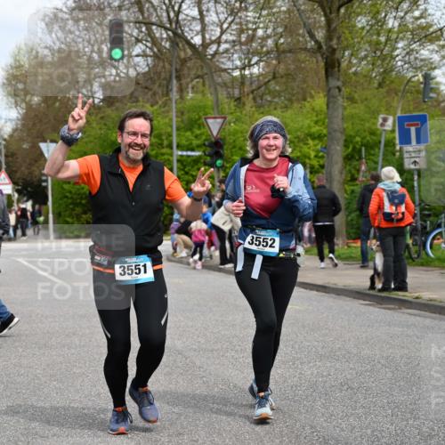 12.04.2026 - 45. Internationalen Wilhelmsburger Insellauf J. Mangold http://msf.ph/oto/9517607 12.04.2026 13:20:48 Ziel 2469, 4305, 2013, 3233, 5230, 3766, 4103, 4341, 5633, 4284, 4293, 5543, 2363, 2101, 4417, 3552, 3551, 2333, 4018, 5716, 4319, 5297, 4878, 5484, 2692 meine-sportfotos.de